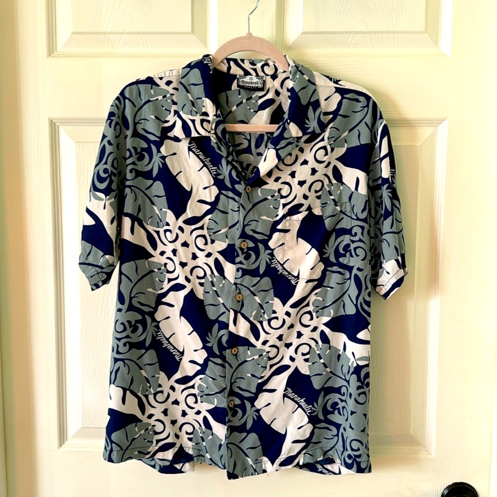 Vintage Men’s Manuhealii Aloha Shirt. Size L. Blue, White, & gray